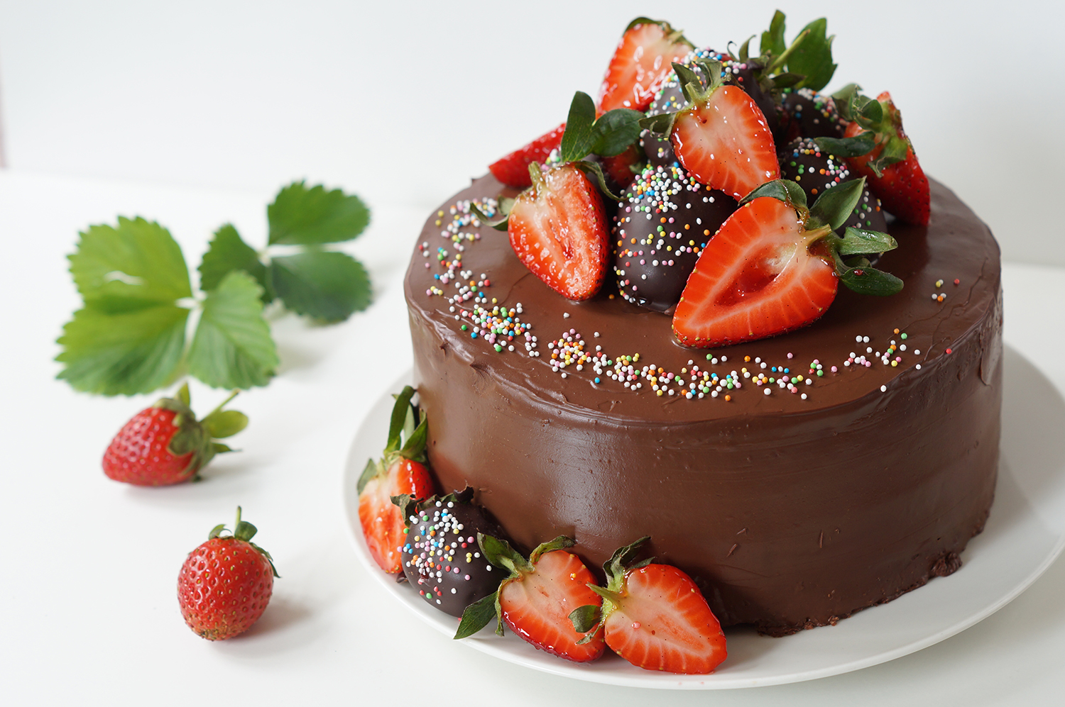 Cake mean. Strawberry Chocolate Cake. Strawberry in Chocolate. Cake meaning.